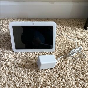 Amazon Echo Show 8 LIKE NEW